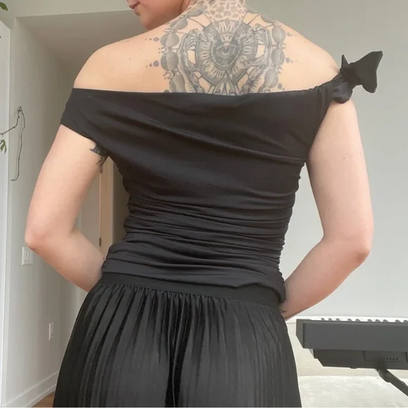 Cutesie Black Off-Shoulder Top - Picture 5 of 7